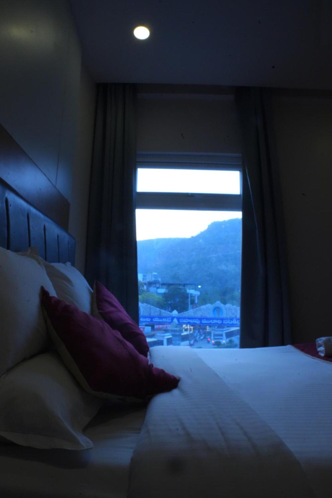 Kvp Golden Inn ティルパティ エクステリア 写真